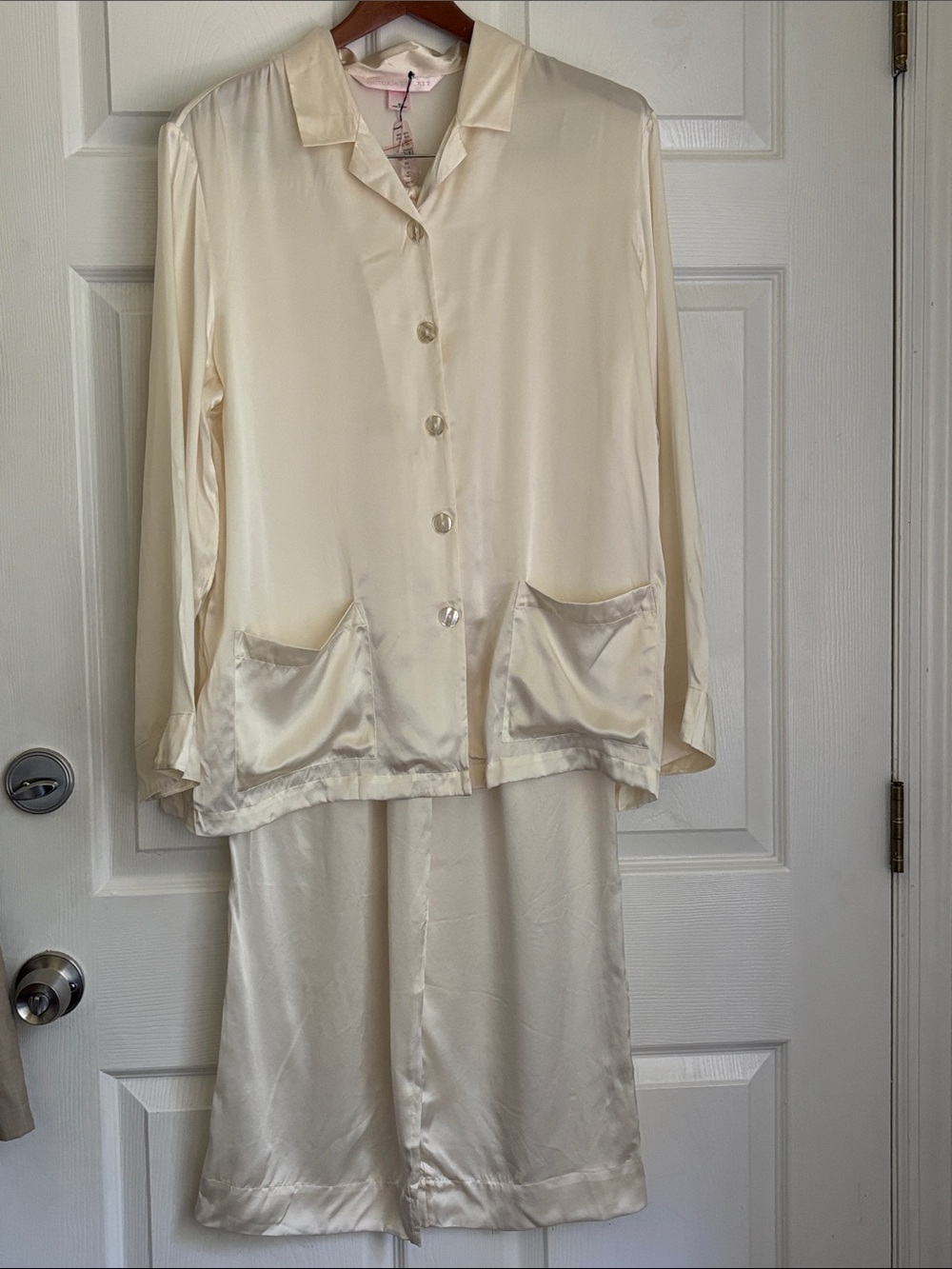 NEW Victoria’s Secret SILK Cream Button-Up Pajama Set Size Medium silky romantic